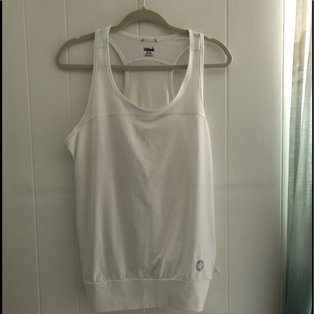 🌷Old Navy white razor back shirt